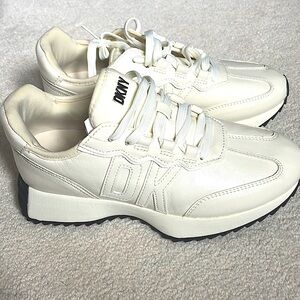 Leather sneakers, lightweight
